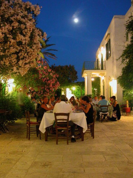 Ambiance d'un soir d'été - Les Pouilles - Italie du Sud par Appia, la route des voyages