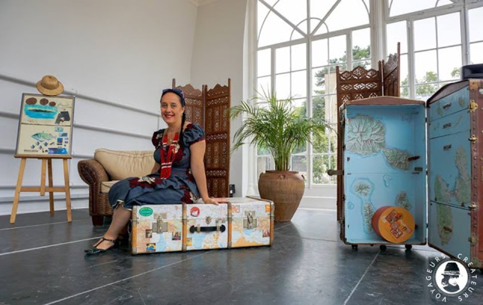 Antonia Neyrins lors de son exposition dans l'Orangerie du parc du Prieuré à Conflans-sainte-Honorine