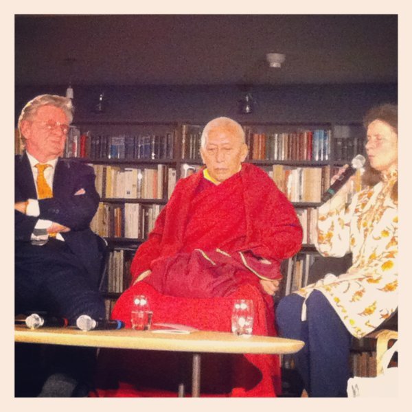 Bob Thurman, Samdhong Rinpoche et Sofia Stril-Rever venus présenter leur projet de Charte de la Responsabilité Universelle à Paris le 12 mars 2012