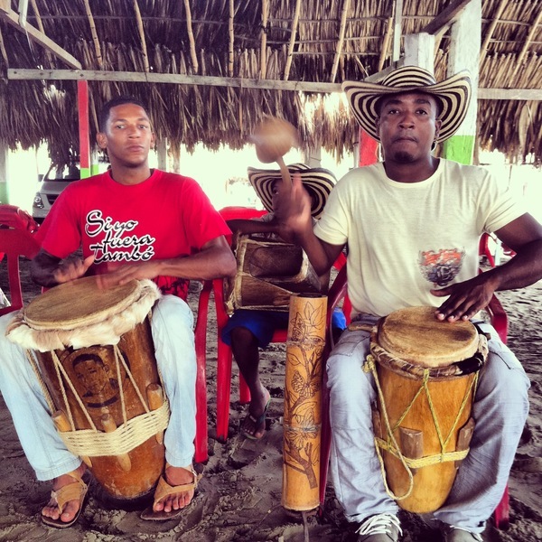 Concert de musique populaire variant différents rythmes de la côte - La Boquilla, Colombie