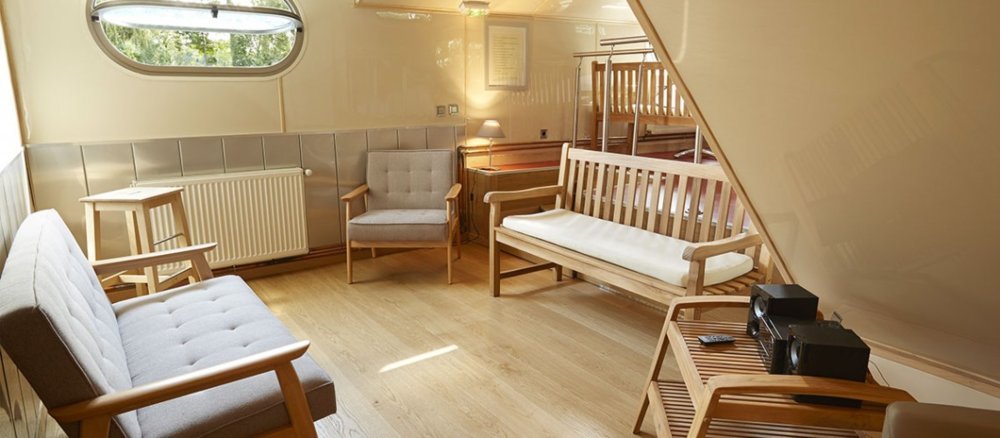 Côté salon - Le Daphne's, une belle péniche-hôtel amarrée à Auvers-sur-Oise, Val d'Oise