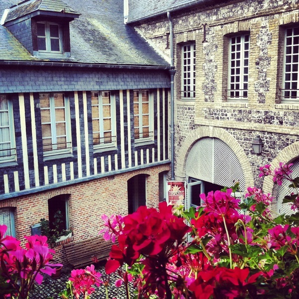 Depuis les coursives du 1er étage de la maison Henri IV, Saint-Valéry-en-Caux, Seine-Maritime, Haute-Normandie