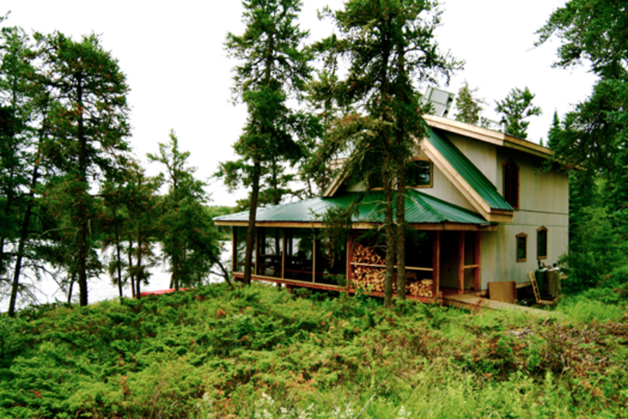 Des éco-chalets qui se fondent dans le décor, Ecolodge du Falcon Trails Resort, High Lake - Manitoba, Canada