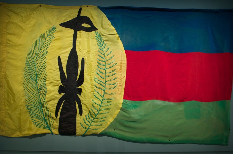 Drapeau kanak - Expo "Kanak, l'Art est une parole" au musée du Quai Branly