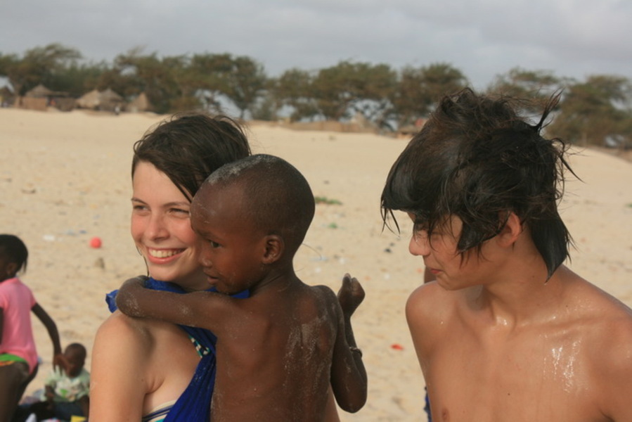 Enfants à la plage - Palabres sans Frontières