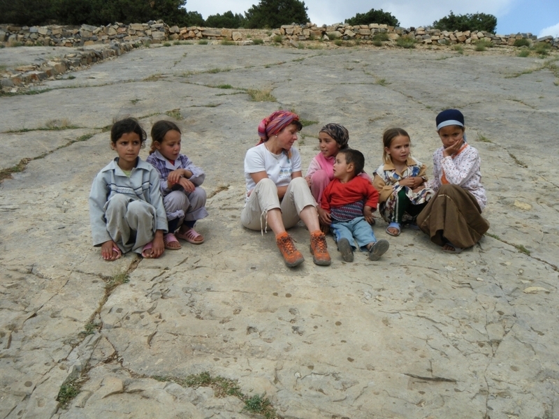 Enfants dans un village berbère, Amazigh Trekking au Maroc