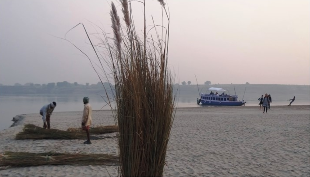 Escale sur une plage du Gange - Ganga Boat Ride and Cruise