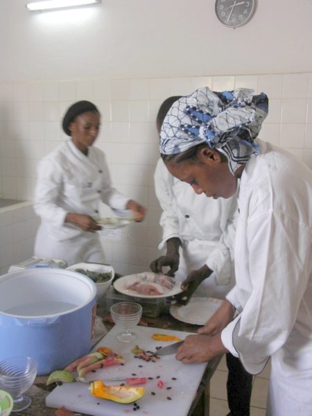 Examen de cuisine dans le centre de formation de Tourism For Help