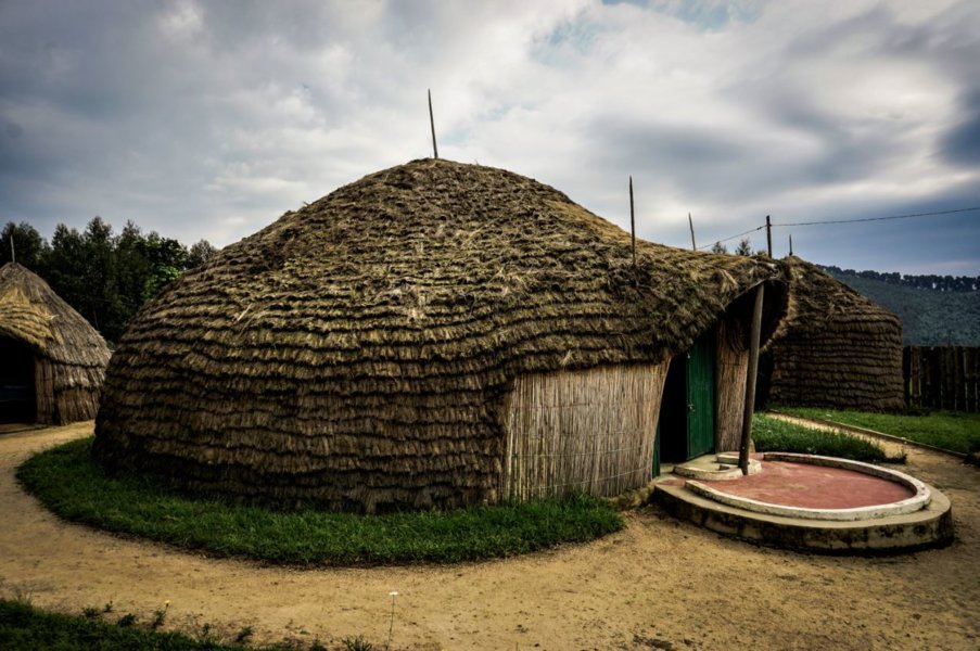 Hutte  Kitabi Eco-Center