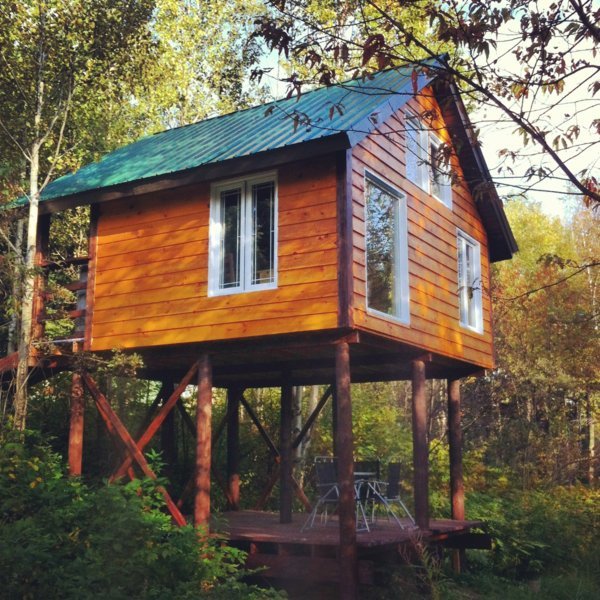 L'Affut, cabane sur pilotis - À pas de loup dans le parc Mahikan - Girardville, Québec, Canada