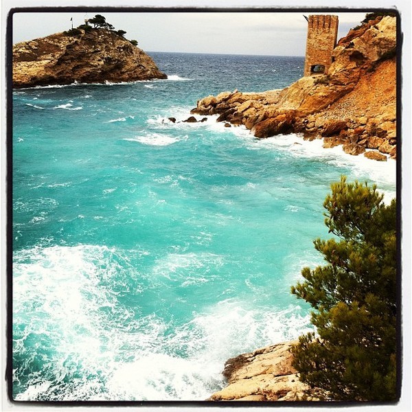 L'eau est souvent d'une belle couleur turquoise aux abords des plages