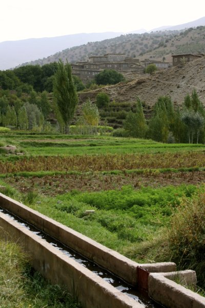 L'eau qui irrigue les vergers - Au coeur de la Vallée Heureuse des Aït Bougmez avec l'agence Allibert Trekking - Octobre 2012
