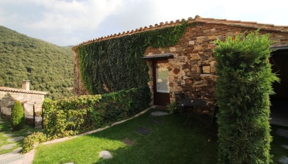 L'entrée d'une des suites - Can Cuch, seconde vie pour une masia catalane dans le Parc National du Montseny - Catalogne
