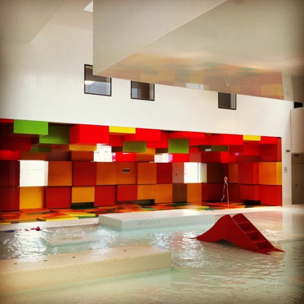 L'espace archi coloré pour les bambins, "Les Bains des Docks", Jean Nouvel - Le Havre 