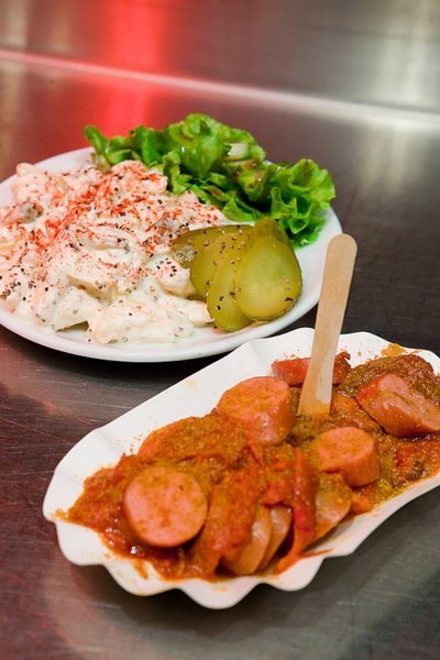 La célèbre currywurst de fabrication artisanale - Le Stube, l'Allemagne en snack