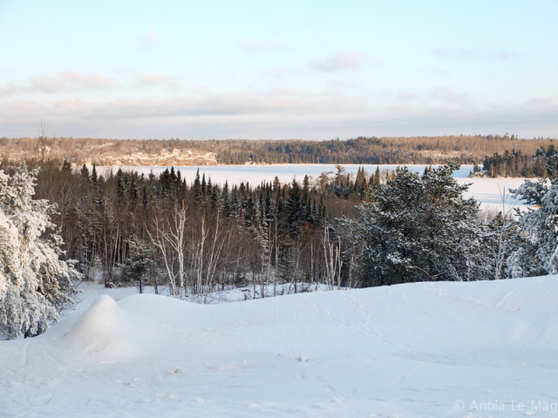 Le Falcon Lake depuis les pistes de ski - L'hiver au Falcon Trails Resort, Manitoba - Canada