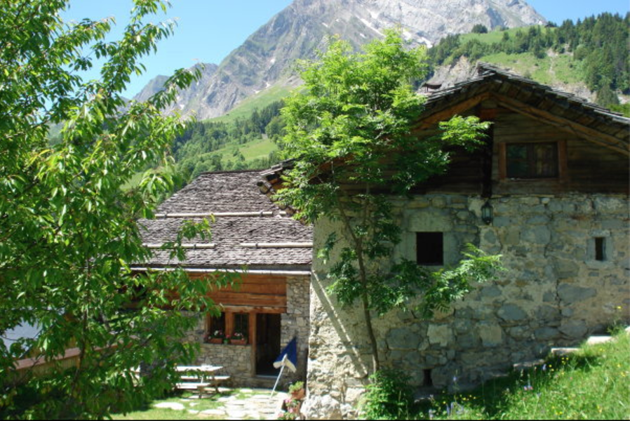 Le Four à Pain en été - Gîte Le Biollay d'en Haut - La Giettaz, France