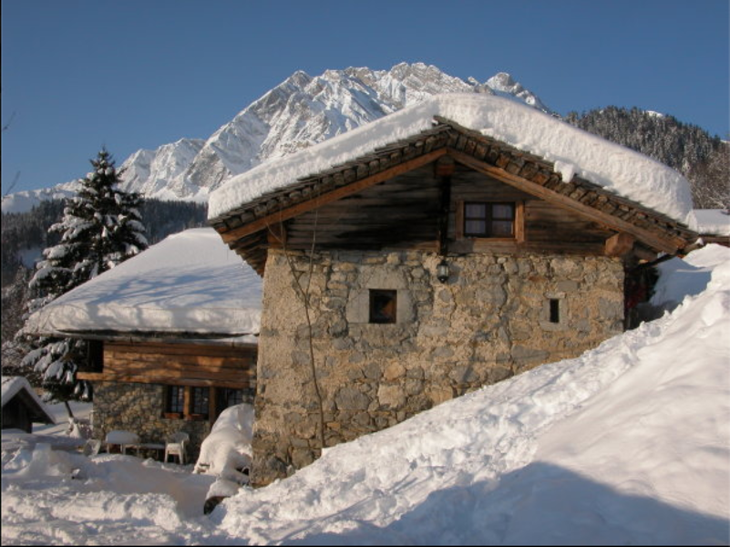 Le Four à Pain sous la neige, Gîte Le Biollay d'en Haut - La Giettaz, France