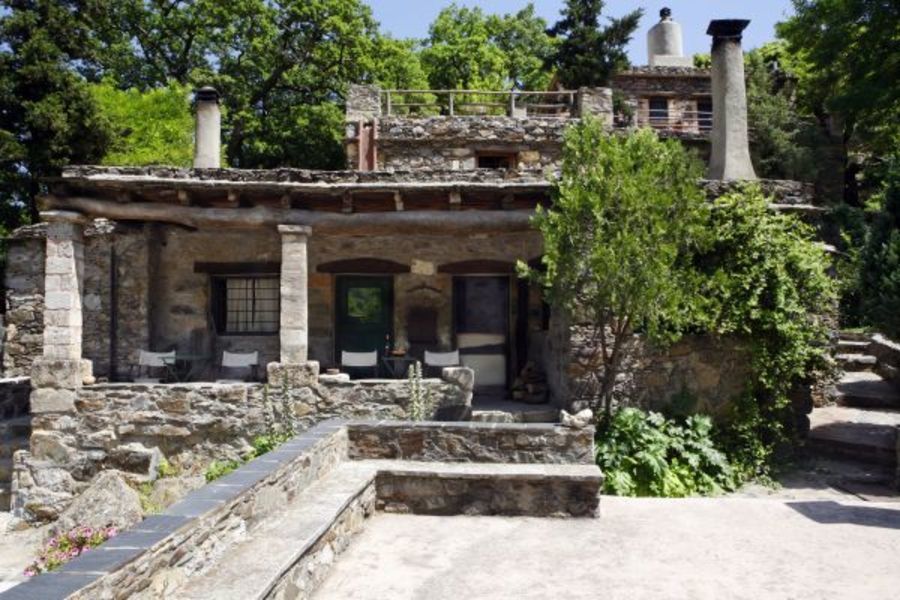 Le hameau de Milia date du Moyen-Age et a été entièrement restauré pour devenir un délicieux gîte touristique