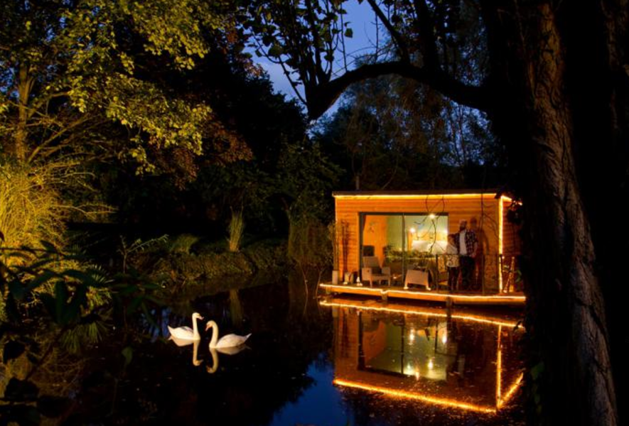 Le Nid sur l'eau de nuit - "L'Échappée Belle", maison d'hôtes superbe à Cauvigny - Oise, Picardie - Hauts-de-France