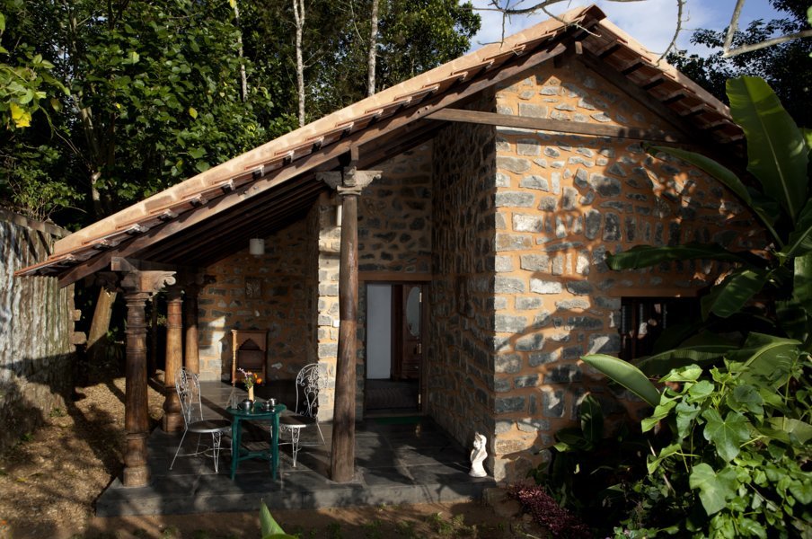 Les cottages sont de pierres et de bois - Elephant Valley, un ecolodge caché au beau milieu du Tamil Nadu - Inde