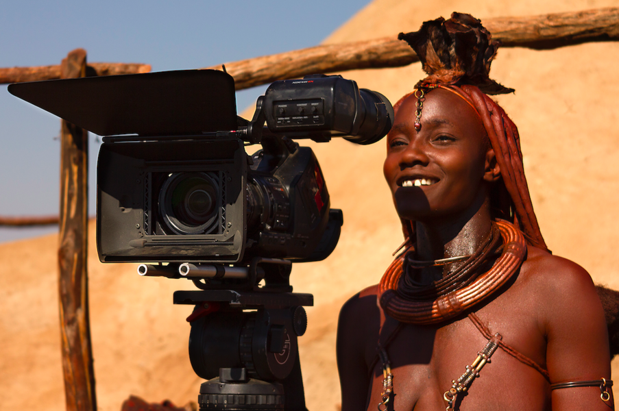 "Les Himbas font leur cinéma", un film de Solenn Bardet, ethnologue et documentariste spécialiste des Himbas de Namibie