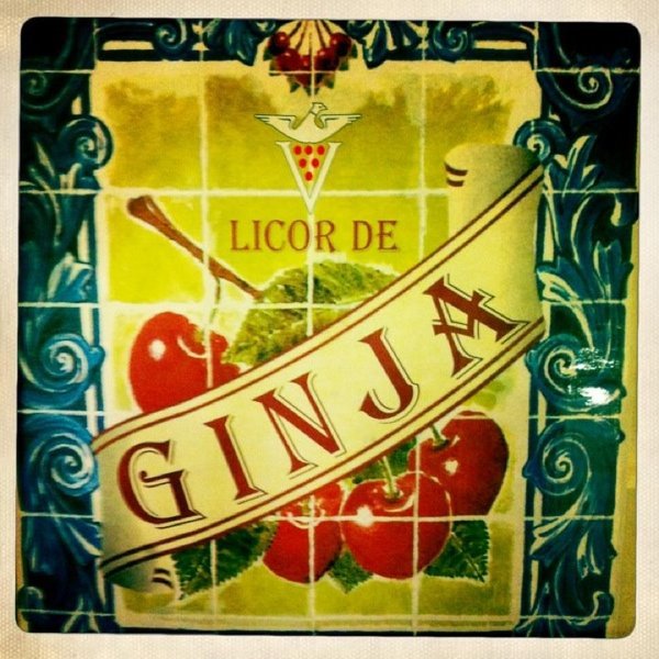 Licor de ginja, produit proposé dans l'épicerie fine "Comme à Lisbonne", spécialiste du Pastéis de nata