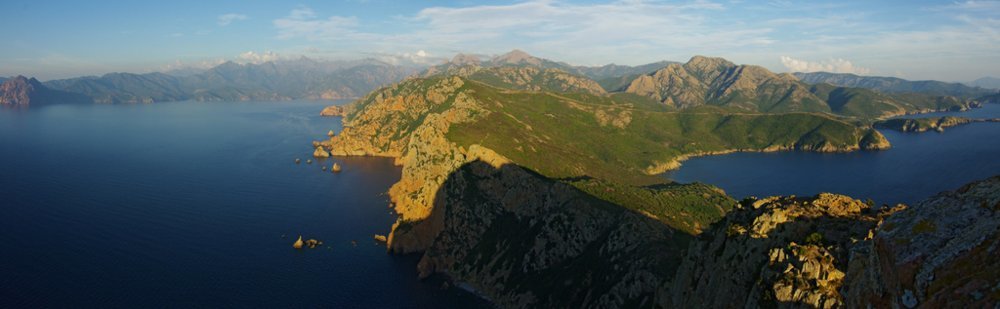 Panorama depuis la tour du Capo Rosso en Corse