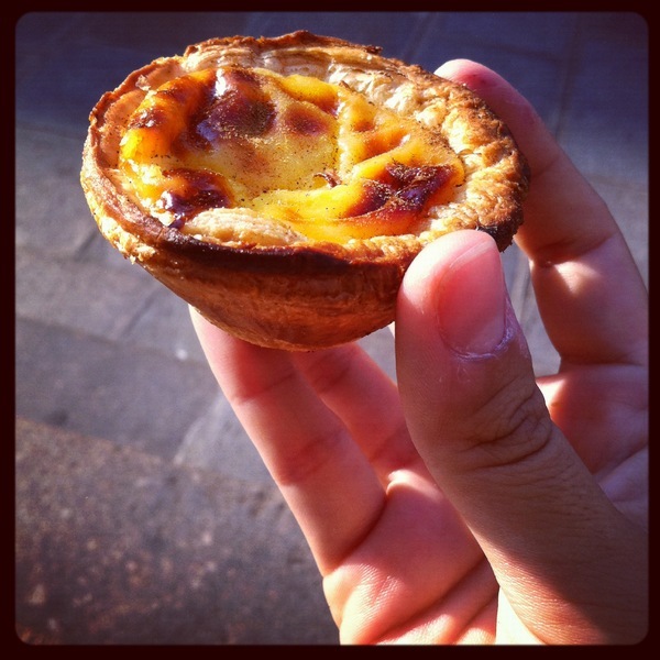 Pastel de nata encore tiède après une virée chez "Comme à Lisbonne"
