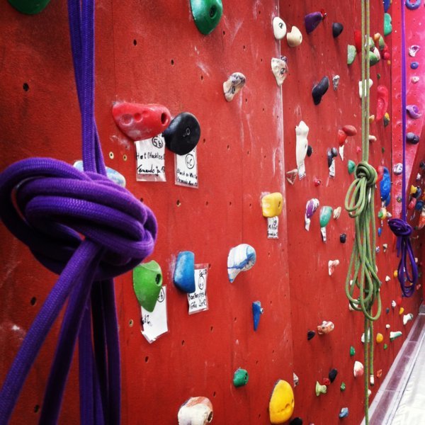 Prises et cordages, Mur d'escalade de l'auberge de jeunesse d'Echternach - Luxembourg