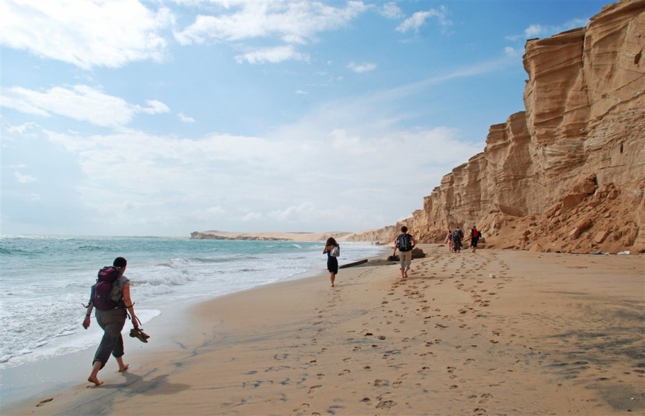 Randonnée en bord de mer près de Fins avec l'agence Terres d'Aventure - Oman
