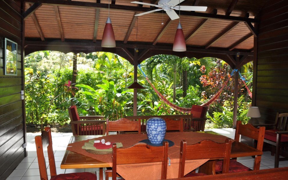 Table où partager de bons moments en famille ou entre amis