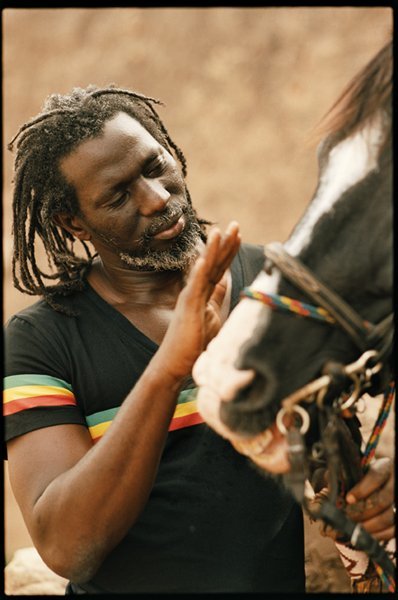 Tiken Jah Fakoly pour la sortie de son album African Revolution