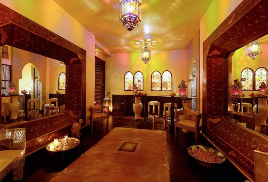 Une fois la porte d'entrée franchie, vous voilà en Orient... Hammam "Les Cent Ciels" à Boulogne