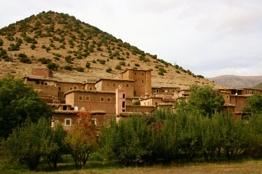 Village de pisé typique - Au coeur de la Vallée Heureuse des Aït Bougmez avec l'agence Allibert Trekking - Octobre 2012