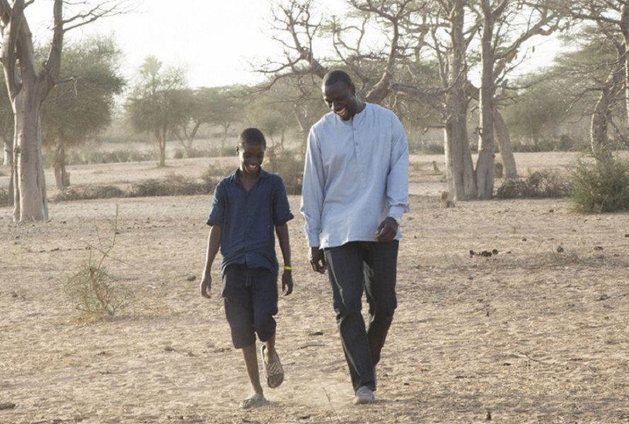 Yao, un film de Philippe Godeau avec Omar Sy et  Lionel Basse, road trip en terre sénégalaise