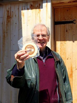 Jocelyn, un fromager passionné d'histoire qui n'a pas voulu perdre la tradition du Paillasson, amenée par les premiers colons français - Les Fromages de l'Isle d'Orléans