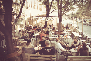 La très agréable terrasse de "La Barberie", Québec - Canada