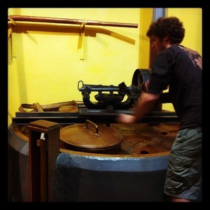 Les techniques et la machinerie sont d'époque - Brasserie Cantillon, Bruxelles, Belgique